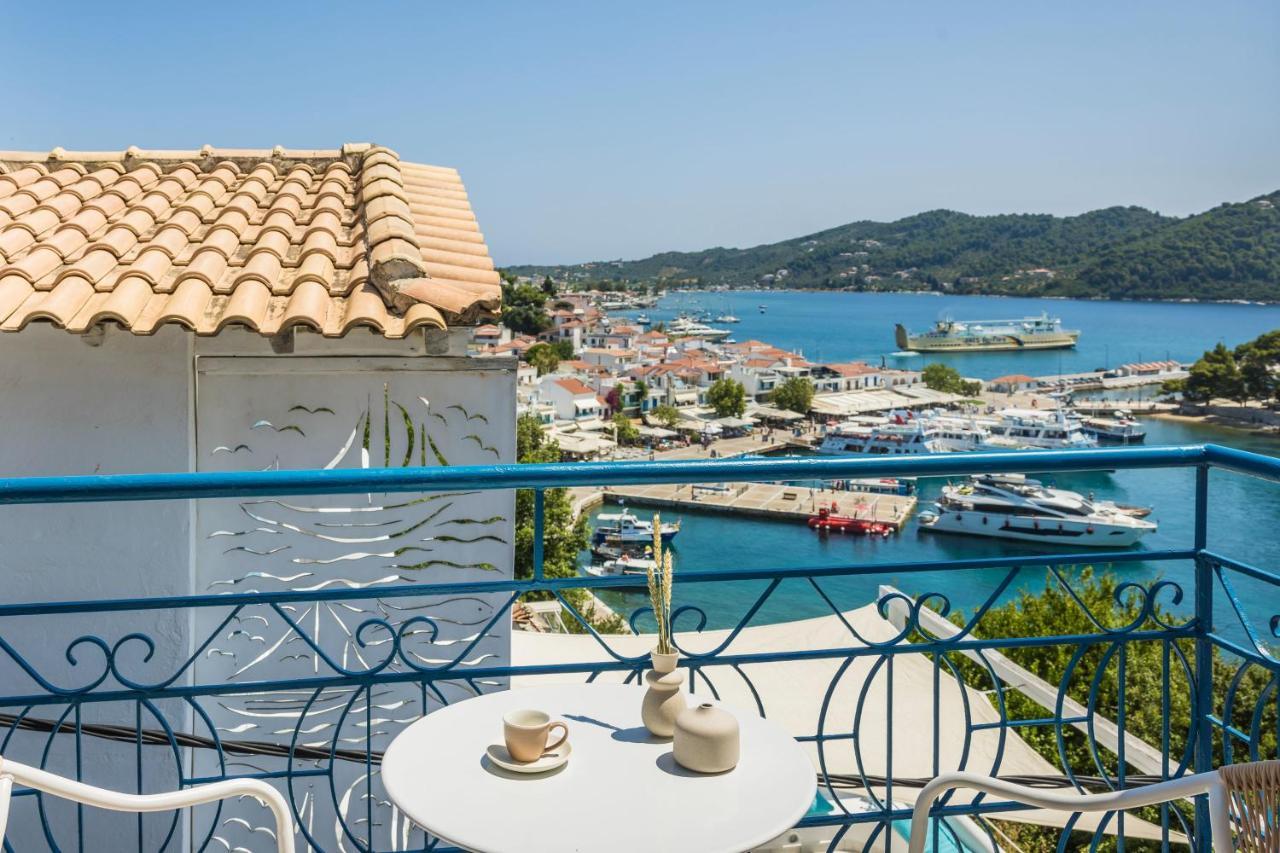 The Blue Hotel Skiathos Town Bagian luar foto