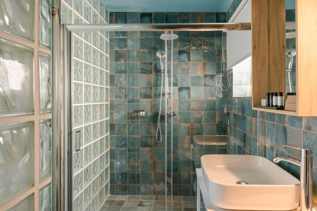The Blue Hotel Skiathos Town Bagian luar foto