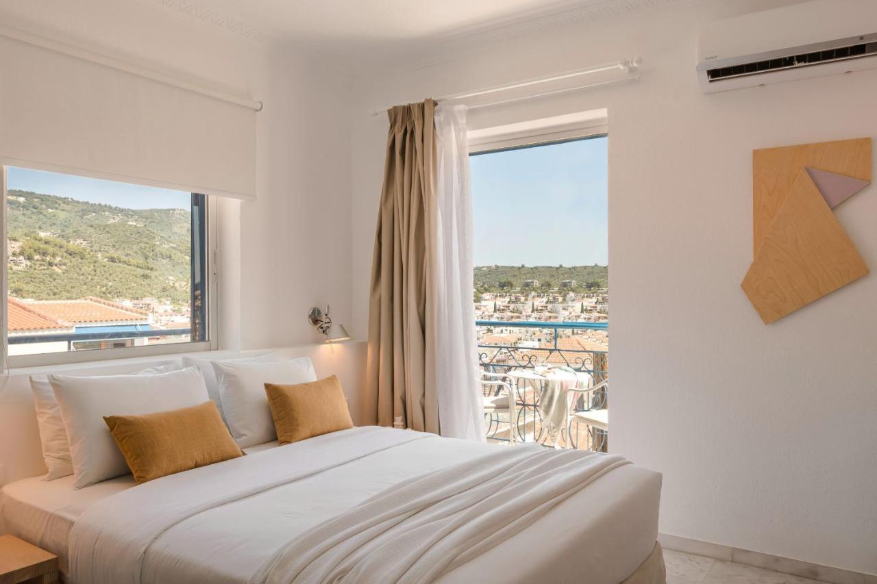 The Blue Hotel Skiathos Town Bagian luar foto